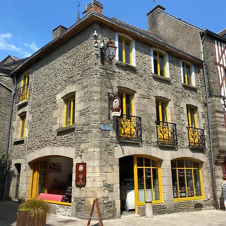 La Maison Du Paon- Josselin Aparthotel Exteriör bild