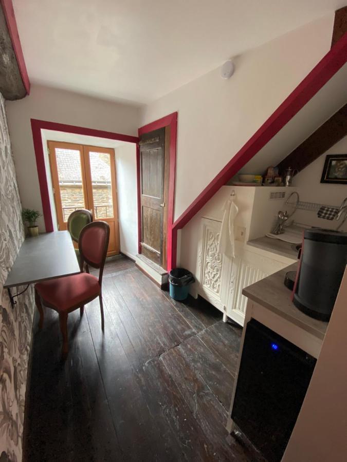 La Maison Du Paon- Josselin Aparthotel Exteriör bild